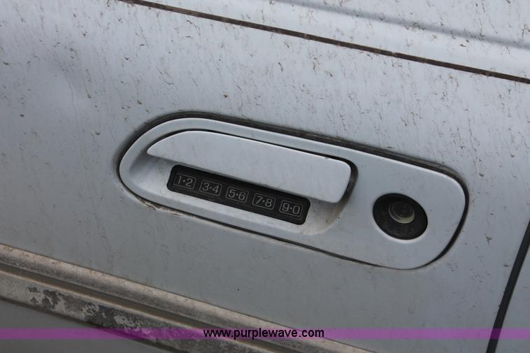 image for item I8045 1993 Lincoln Continental Signature