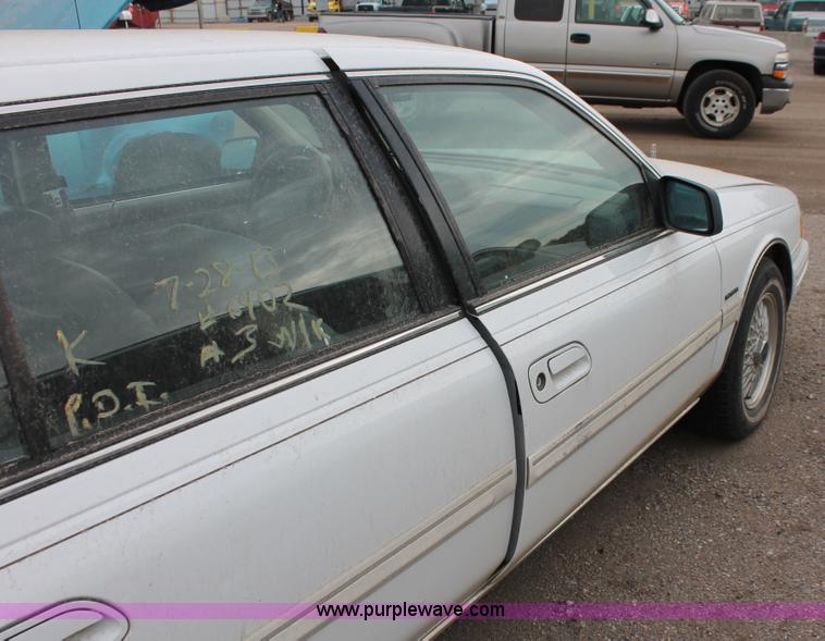 image for item I8045 1993 Lincoln Continental Signature