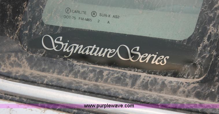 image for item I8045 1993 Lincoln Continental Signature