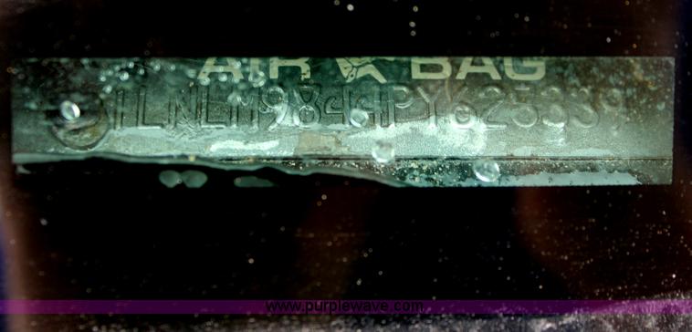 image for item I8045 1993 Lincoln Continental Signature