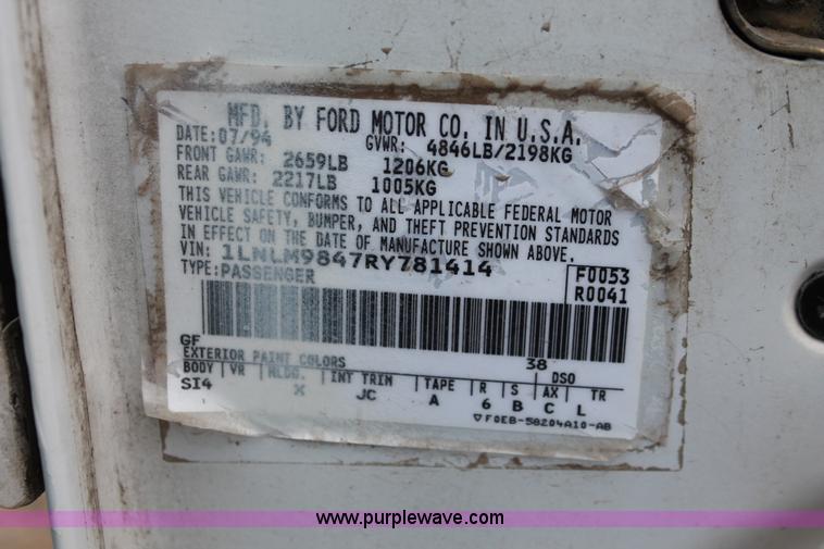 image for item I8045 1993 Lincoln Continental Signature