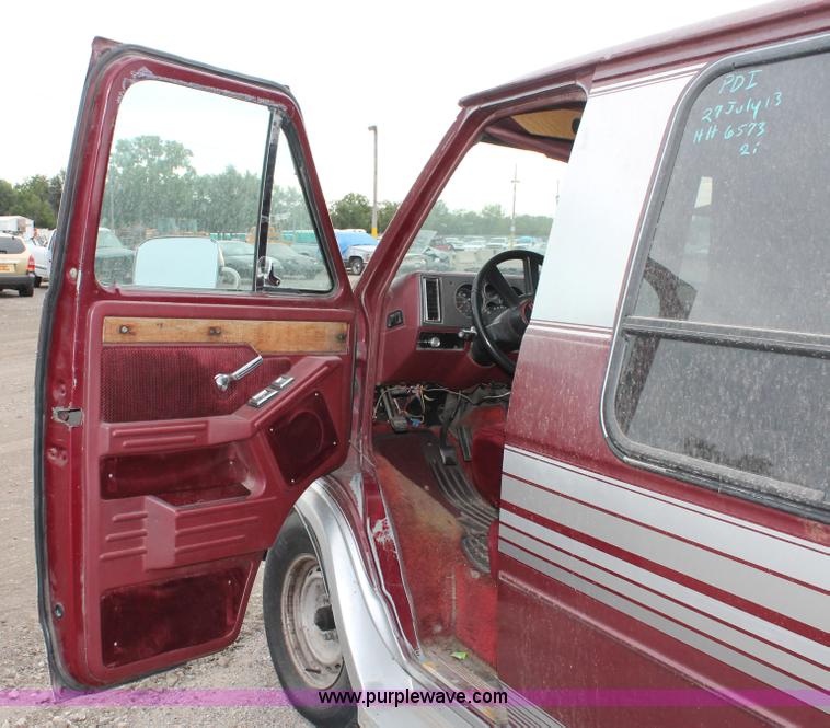 image for item I8047 1990 GMC Vandura G2500 pickup truck