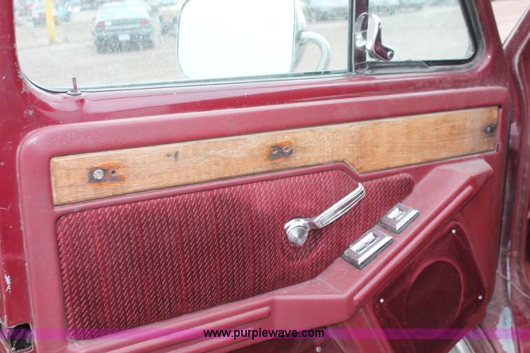 image for item I8047 1990 GMC Vandura G2500 pickup truck