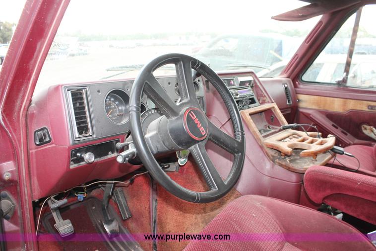 image for item I8047 1990 GMC Vandura G2500 pickup truck