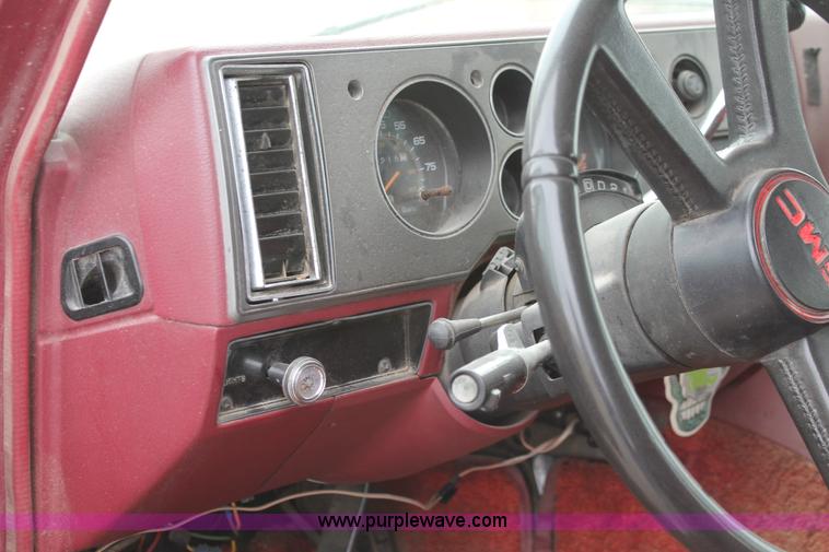 image for item I8047 1990 GMC Vandura G2500 pickup truck