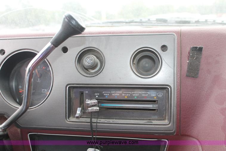 image for item I8047 1990 GMC Vandura G2500 pickup truck