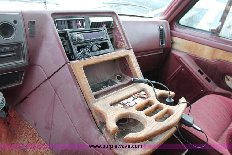 image for item I8047 1990 GMC Vandura G2500 pickup truck