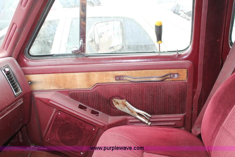 image for item I8047 1990 GMC Vandura G2500 pickup truck