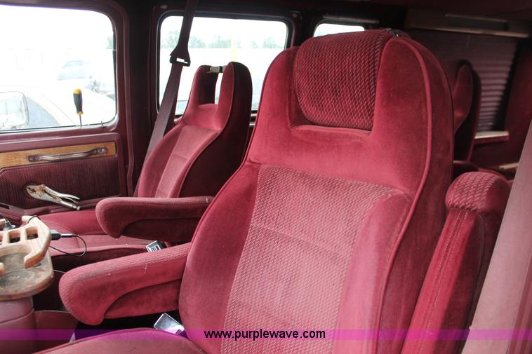 image for item I8047 1990 GMC Vandura G2500 pickup truck