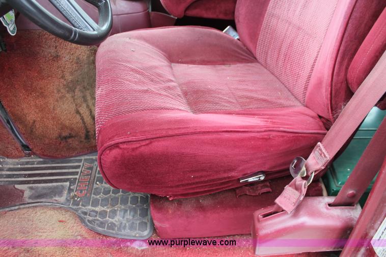 image for item I8047 1990 GMC Vandura G2500 pickup truck