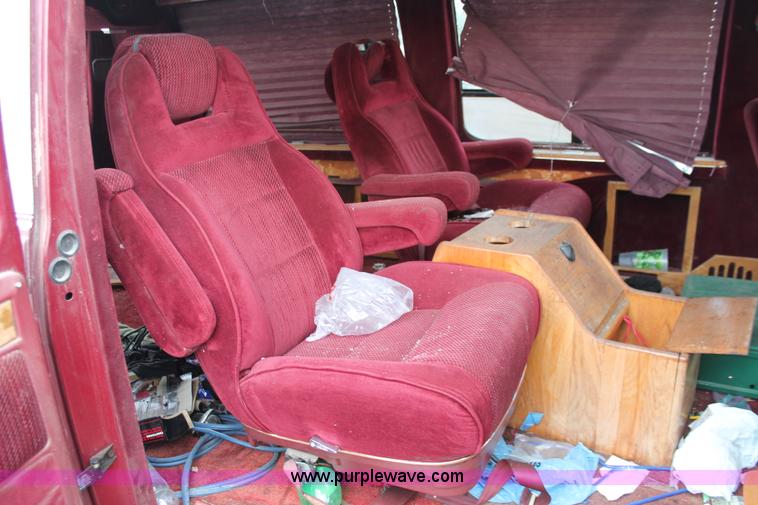 image for item I8047 1990 GMC Vandura G2500 pickup truck