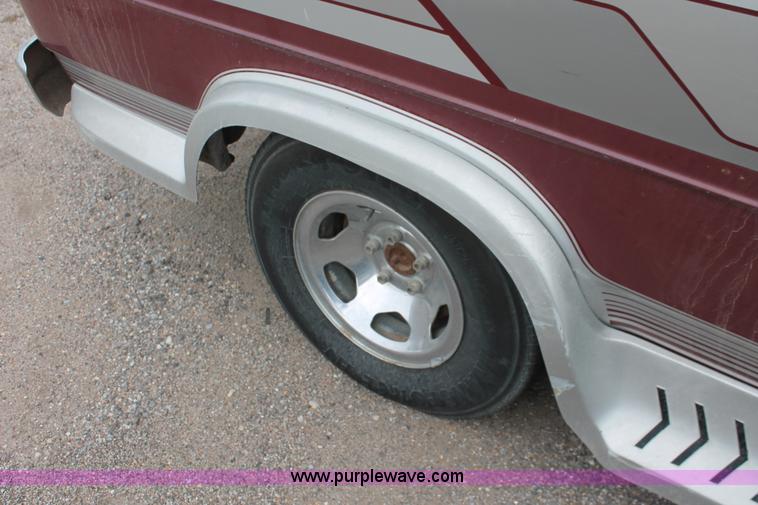 image for item I8047 1990 GMC Vandura G2500 pickup truck