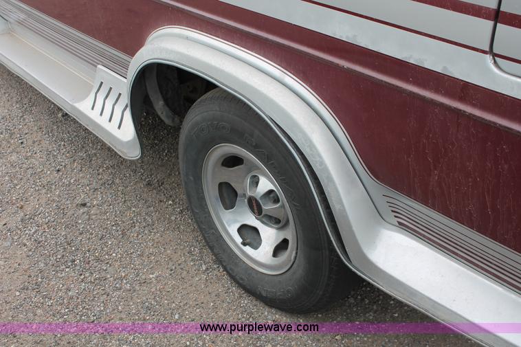 image for item I8047 1990 GMC Vandura G2500 pickup truck