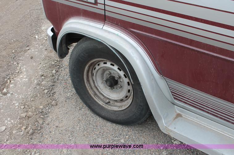 image for item I8047 1990 GMC Vandura G2500 pickup truck