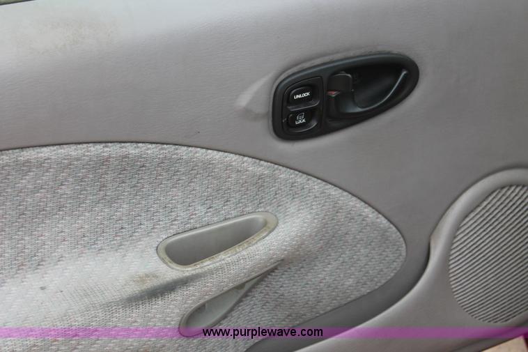 image for item I8049 2000 Saturn SC SC2