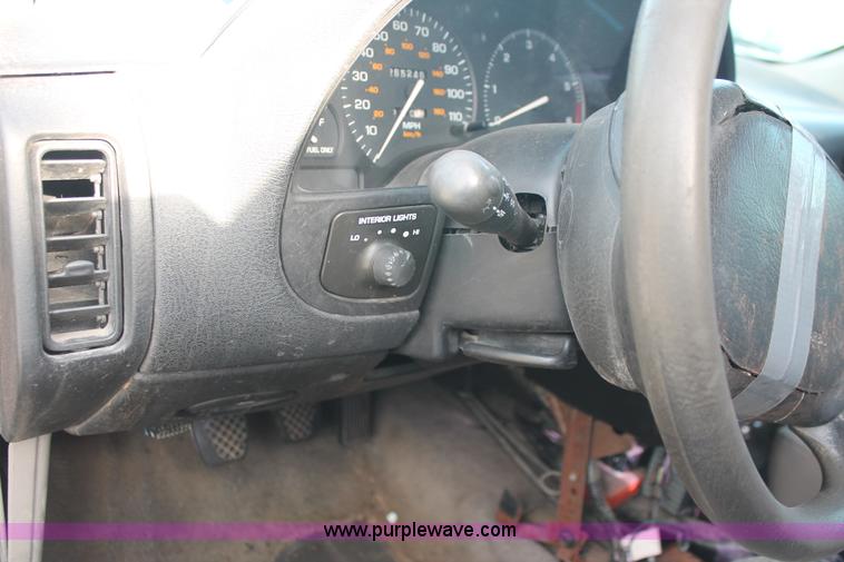 image for item I8096 1997 Saturn SL