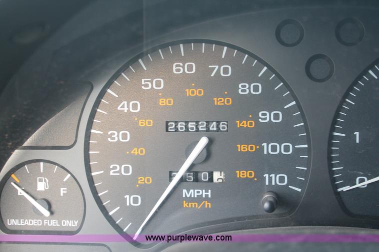 image for item I8096 1997 Saturn SL