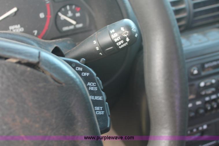 image for item I8096 1997 Saturn SL