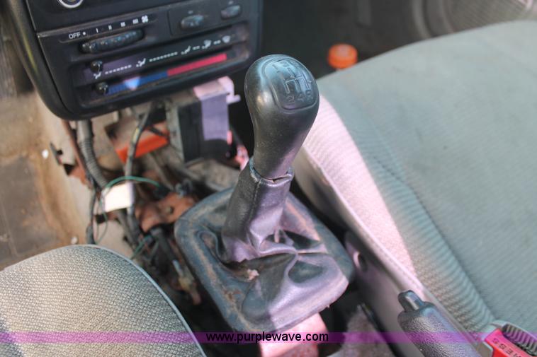 image for item I8096 1997 Saturn SL