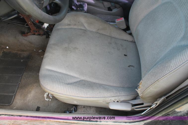 image for item I8096 1997 Saturn SL