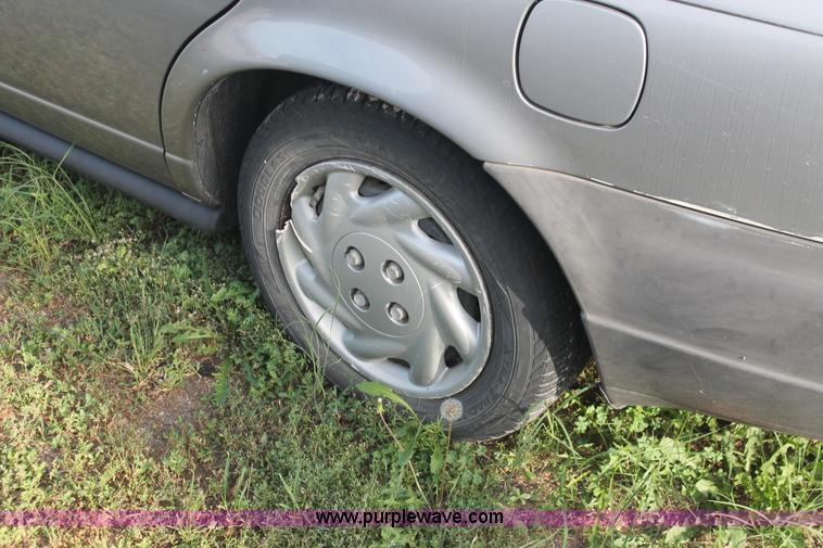 image for item I8096 1997 Saturn SL