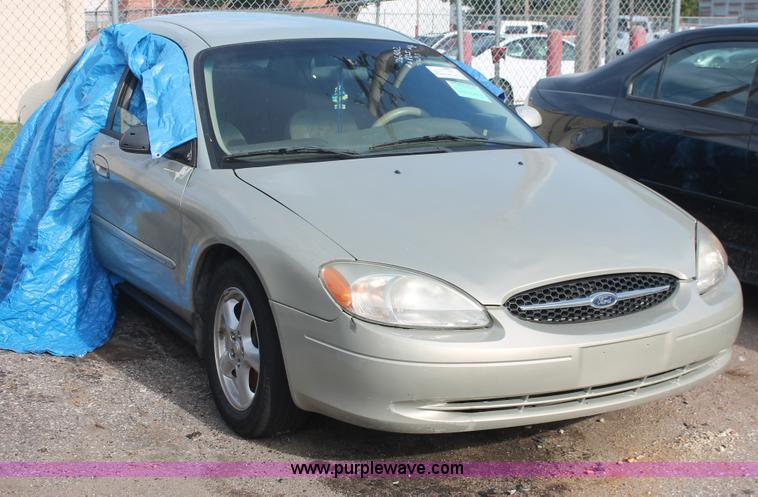 image for item I8097 2003 Ford Taurus SE