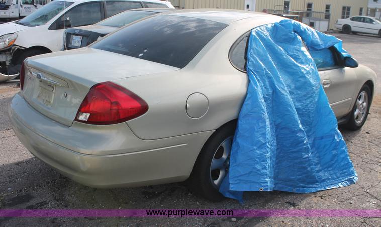 image for item I8097 2003 Ford Taurus SE