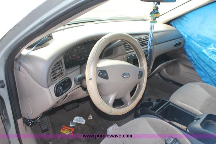image for item I8097 2003 Ford Taurus SE