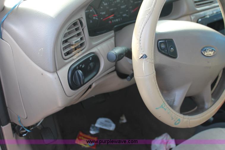 image for item I8097 2003 Ford Taurus SE