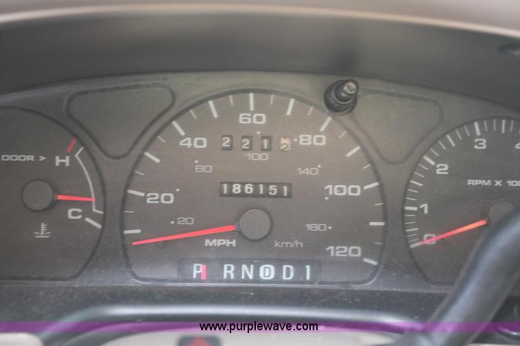 image for item I8097 2003 Ford Taurus SE