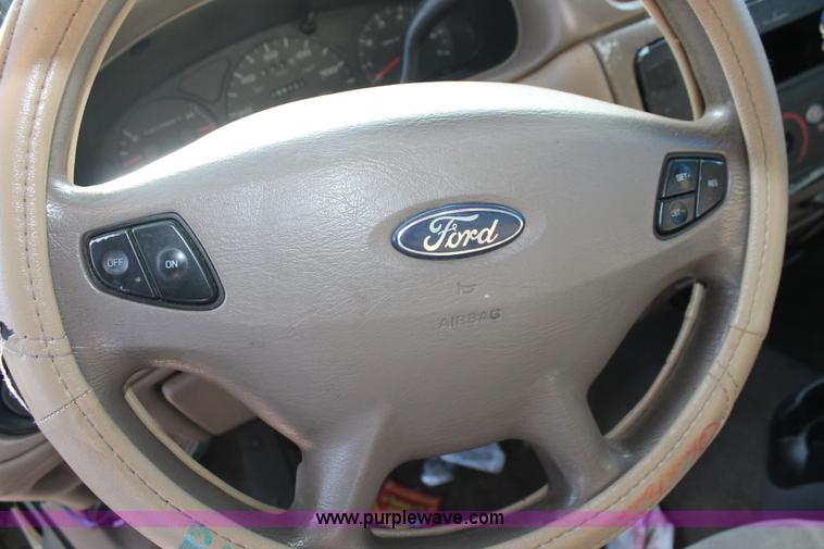 image for item I8097 2003 Ford Taurus SE