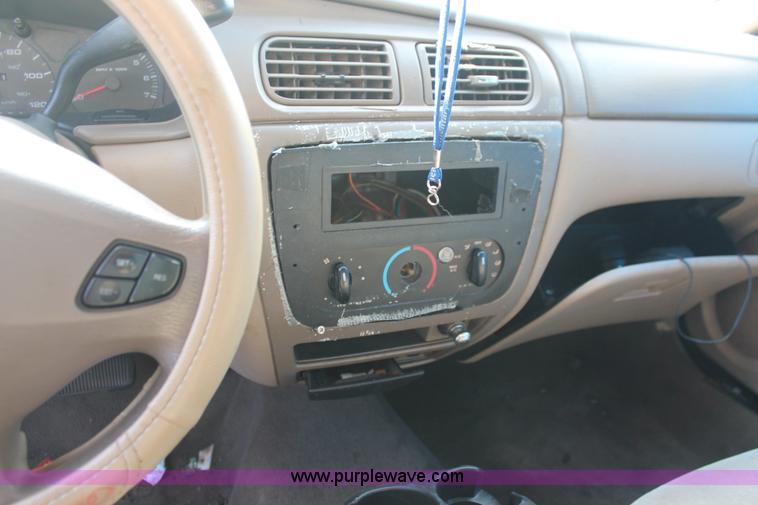 image for item I8097 2003 Ford Taurus SE