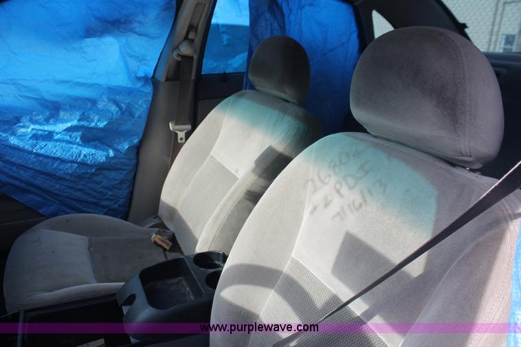 image for item I8097 2003 Ford Taurus SE