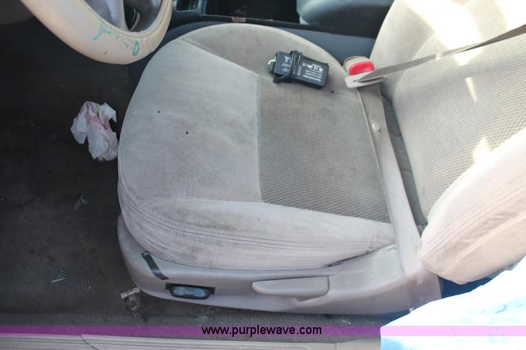 image for item I8097 2003 Ford Taurus SE