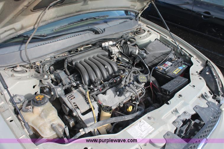 image for item I8097 2003 Ford Taurus SE