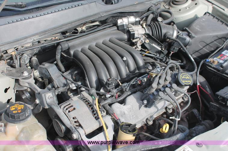 image for item I8097 2003 Ford Taurus SE