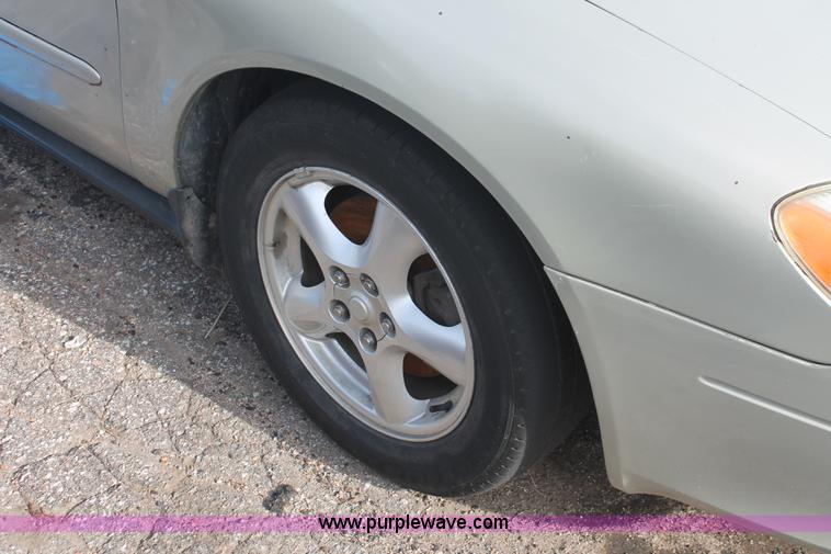 image for item I8097 2003 Ford Taurus SE