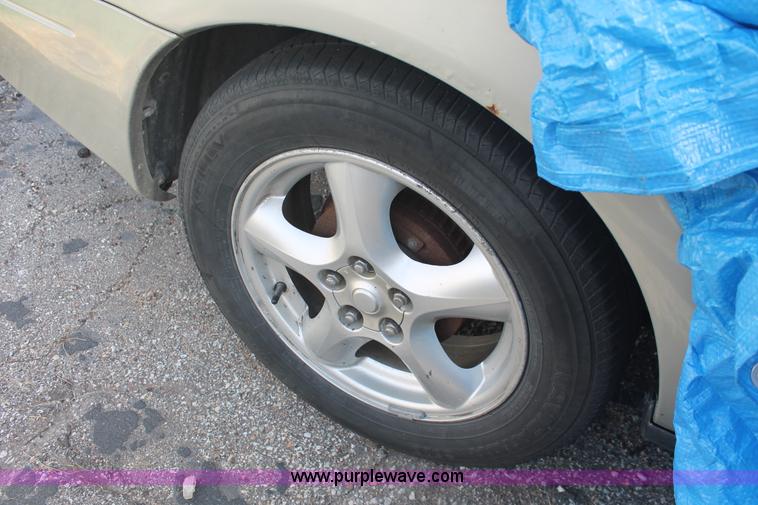 image for item I8097 2003 Ford Taurus SE