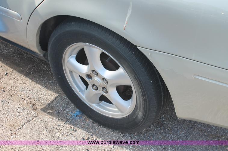 image for item I8097 2003 Ford Taurus SE