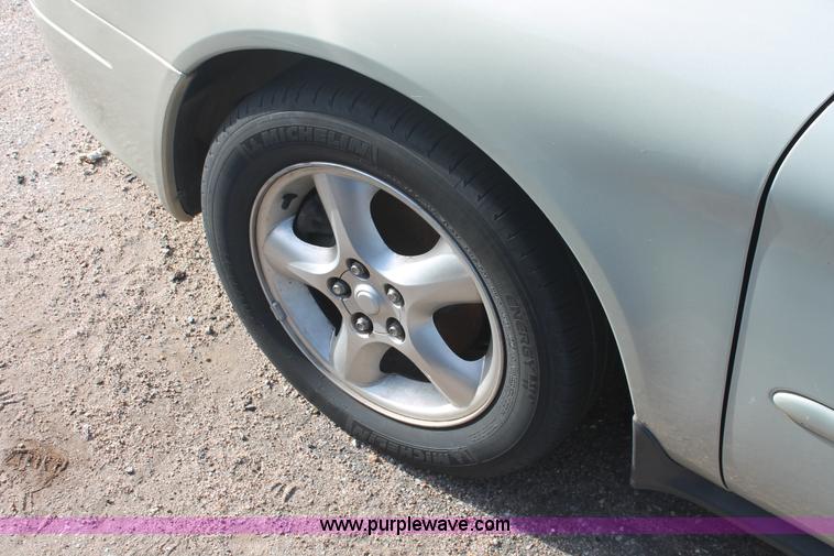 image for item I8097 2003 Ford Taurus SE