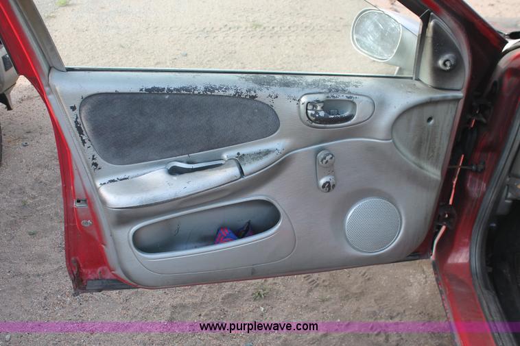 image for item I8098 2000 Dodge Neon