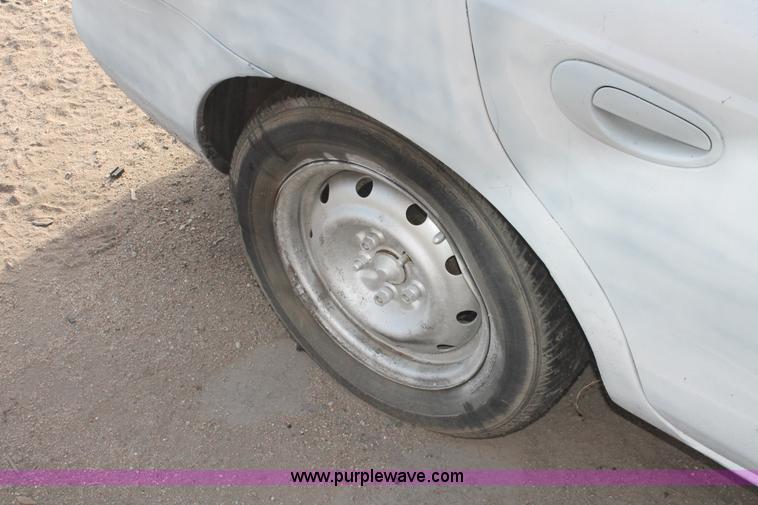 image for item I8098 2000 Dodge Neon