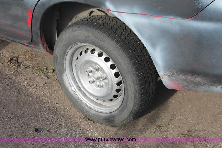 image for item I8098 2000 Dodge Neon