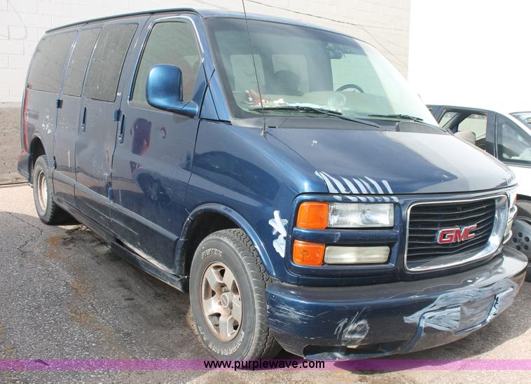 image for item I8100 2001 GMC Savana G1500 SLT van