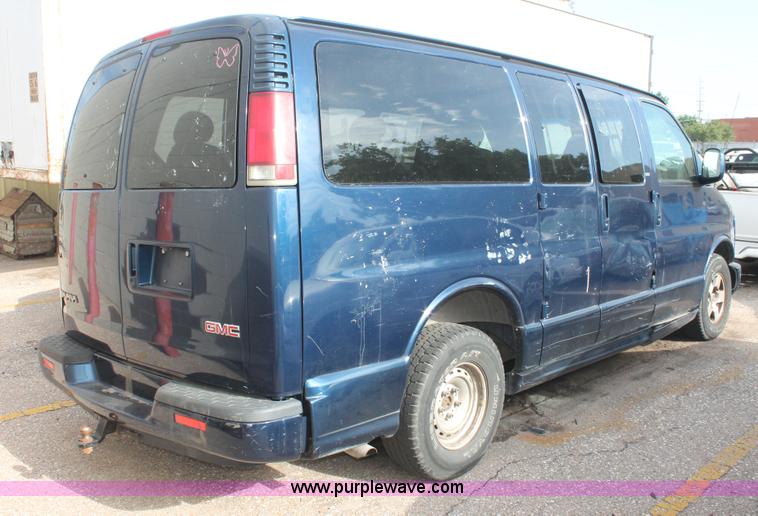 image for item I8100 2001 GMC Savana G1500 SLT van