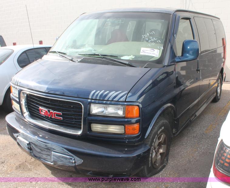 image for item I8100 2001 GMC Savana G1500 SLT van