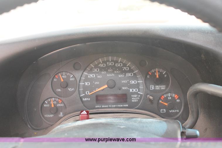 image for item I8100 2001 GMC Savana G1500 SLT van