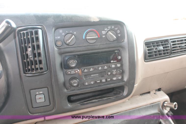 image for item I8100 2001 GMC Savana G1500 SLT van