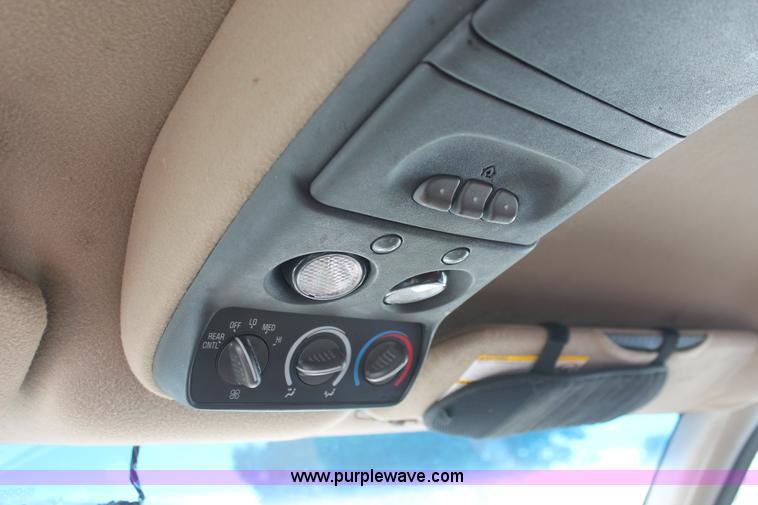 image for item I8100 2001 GMC Savana G1500 SLT van