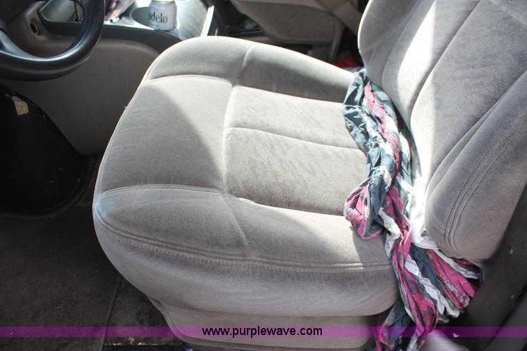 image for item I8100 2001 GMC Savana G1500 SLT van